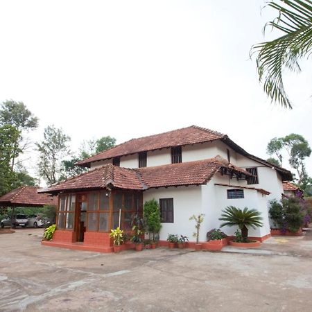 Sardar Bahadur'S Heritage Bungalow Estate Stay Napoklu Экстерьер фото