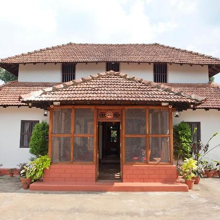 Sardar Bahadur'S Heritage Bungalow Estate Stay Napoklu Экстерьер фото