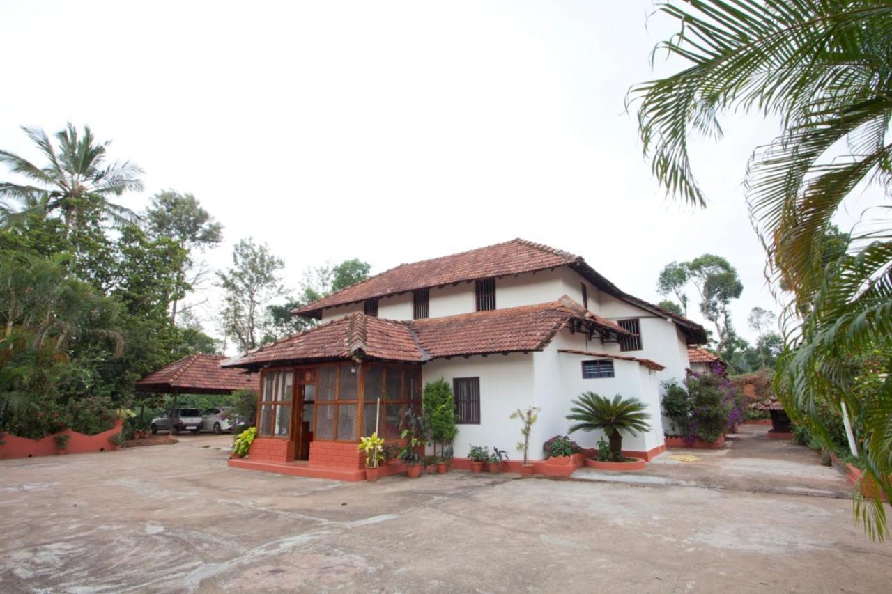 Sardar Bahadur'S Heritage Bungalow Estate Stay Napoklu Экстерьер фото