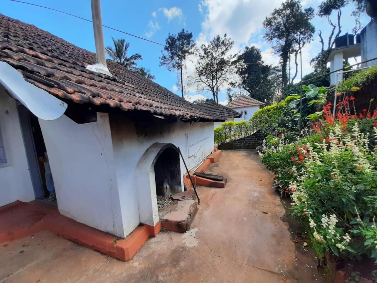 Sardar Bahadur'S Heritage Bungalow Estate Stay Napoklu Экстерьер фото