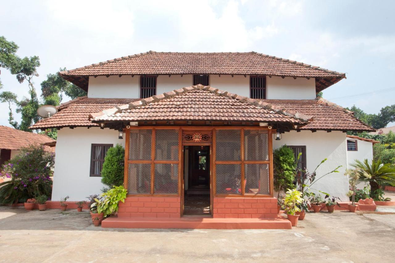 Sardar Bahadur'S Heritage Bungalow Estate Stay Napoklu Экстерьер фото