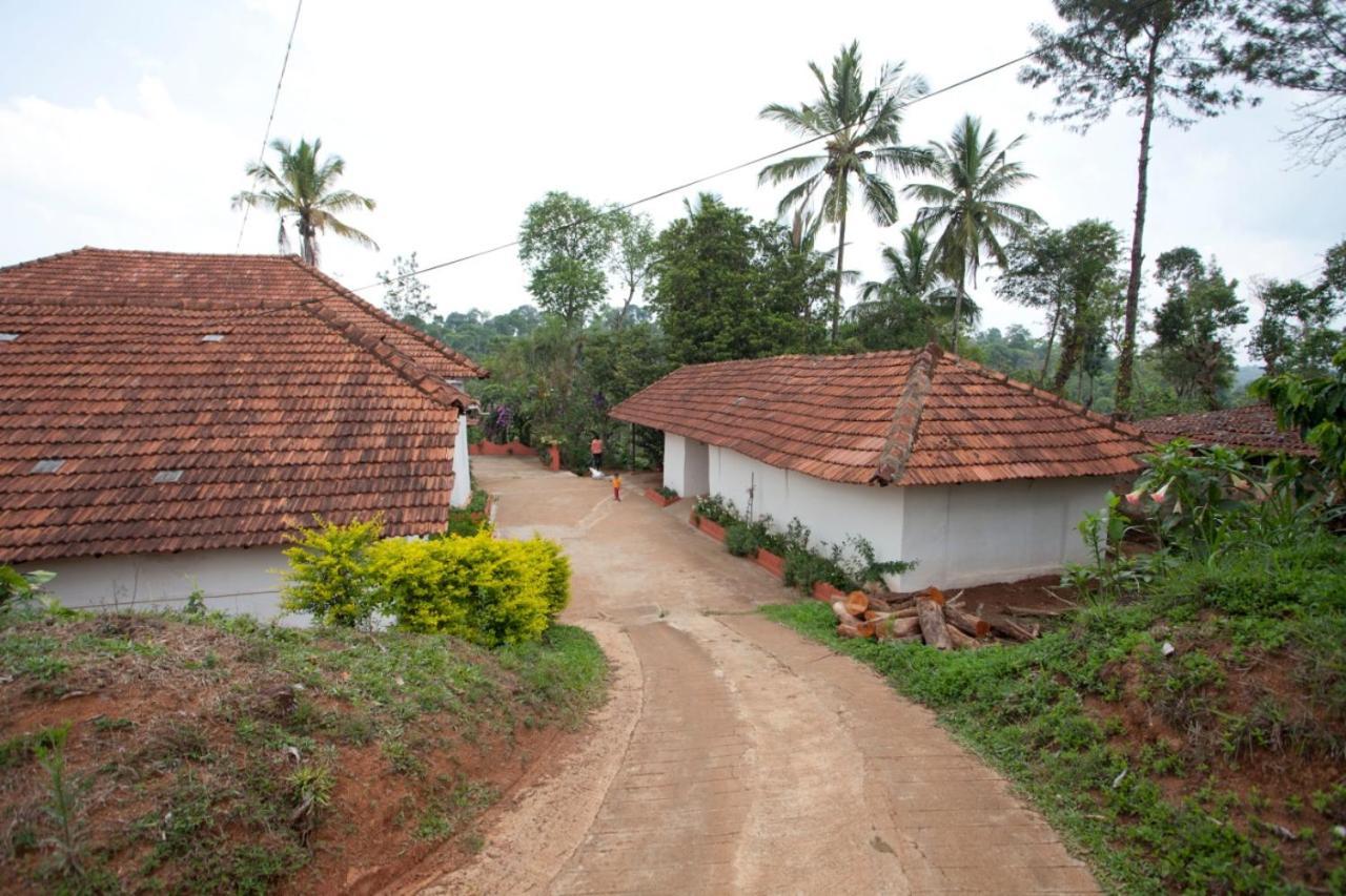 Sardar Bahadur'S Heritage Bungalow Estate Stay Napoklu Экстерьер фото
