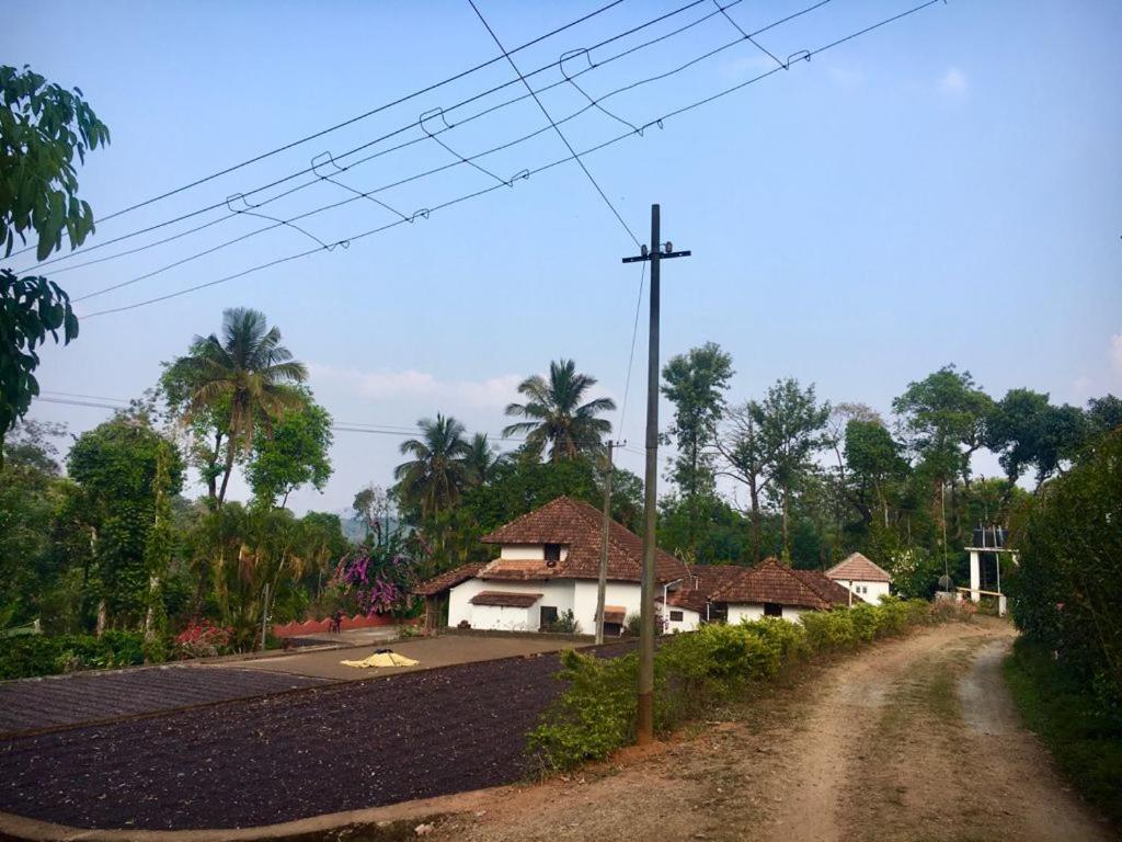 Sardar Bahadur'S Heritage Bungalow Estate Stay Napoklu Экстерьер фото