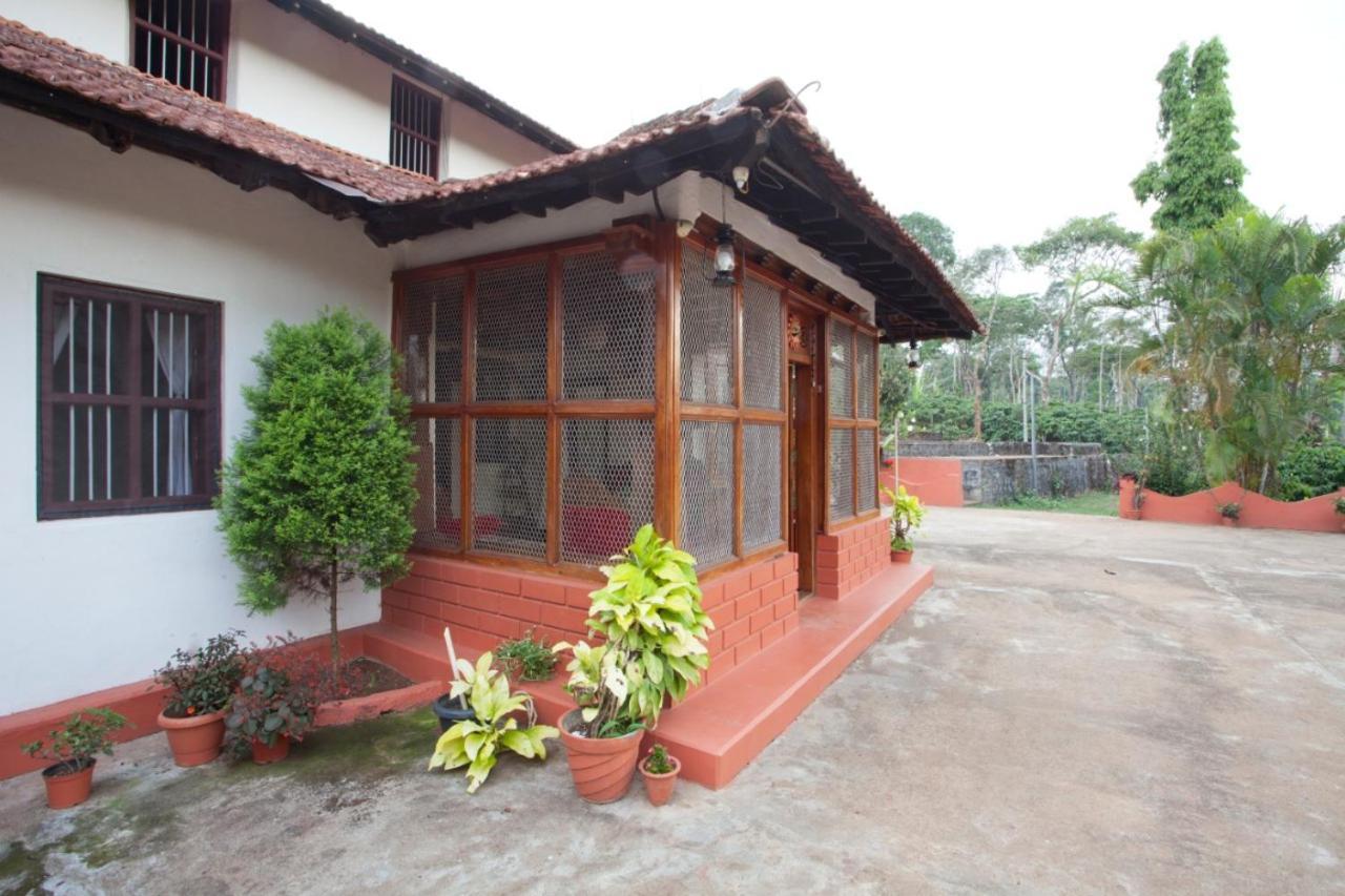 Sardar Bahadur'S Heritage Bungalow Estate Stay Napoklu Экстерьер фото