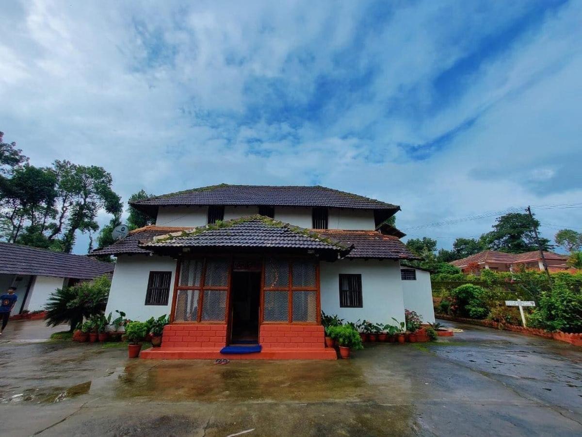 Sardar Bahadur'S Heritage Bungalow Estate Stay Napoklu Экстерьер фото