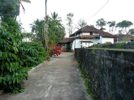 Sardar Bahadur'S Heritage Bungalow Estate Stay Napoklu Экстерьер фото