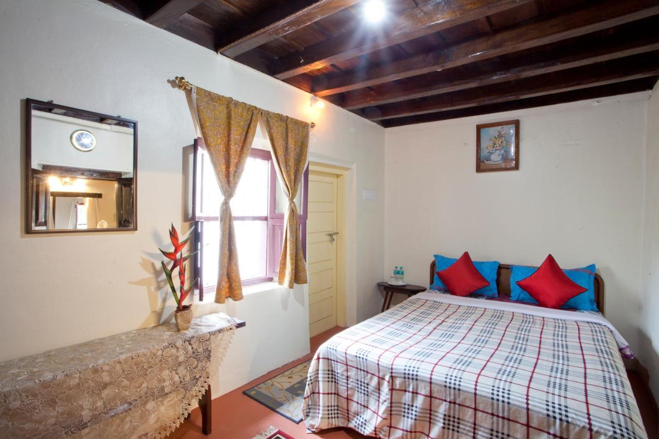 Sardar Bahadur'S Heritage Bungalow Estate Stay Napoklu Экстерьер фото